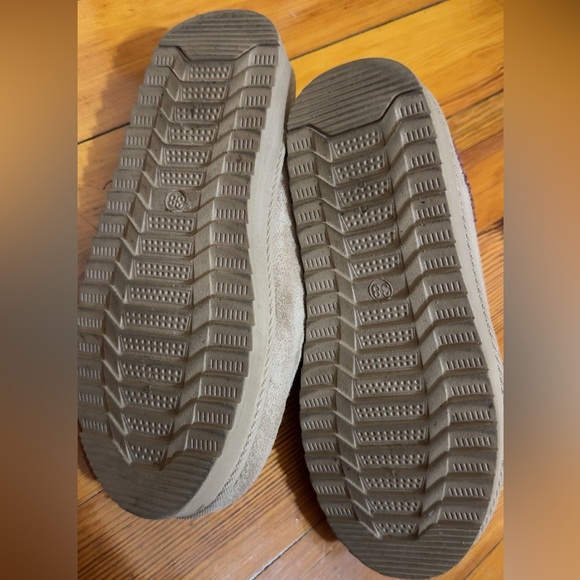 Women's Beige Fuzzy Slippers with Trim - Picture 6 of 6